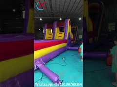 Πυροβολείς δρόμοι εμπόδια εξωτερική αυλή διασκέδαση τρέξιμο άθλημα για μικρά παιδιά