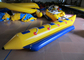 Σφραγισμένα διογκώσιμα παιχνίδια νερού που πετούν την μπανάνα 4 επιπλεόντων σωμάτων υλικό PVC καθισμάτων ανθρώπων
