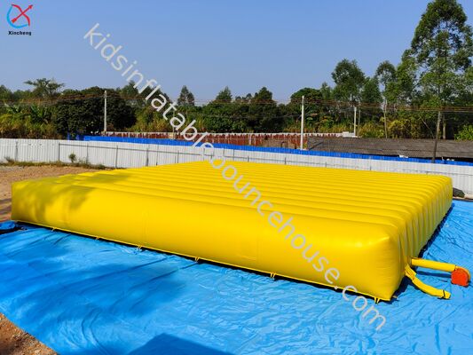Εμπορικός φουσκωτός πάγκος άλματος Κίτρινος Μεγάλος φουσκωτός πάγκος για εξωτερικούς χώρους